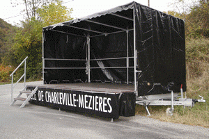 Mini-podium Mayotte avec jupe + inscription (en option)